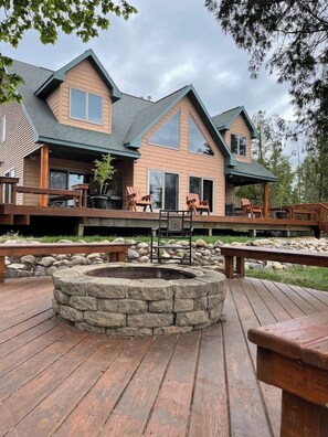 Terrace/patio - Tamarack Lodge, Waterfront on Lake Bellaire (Bellaire)