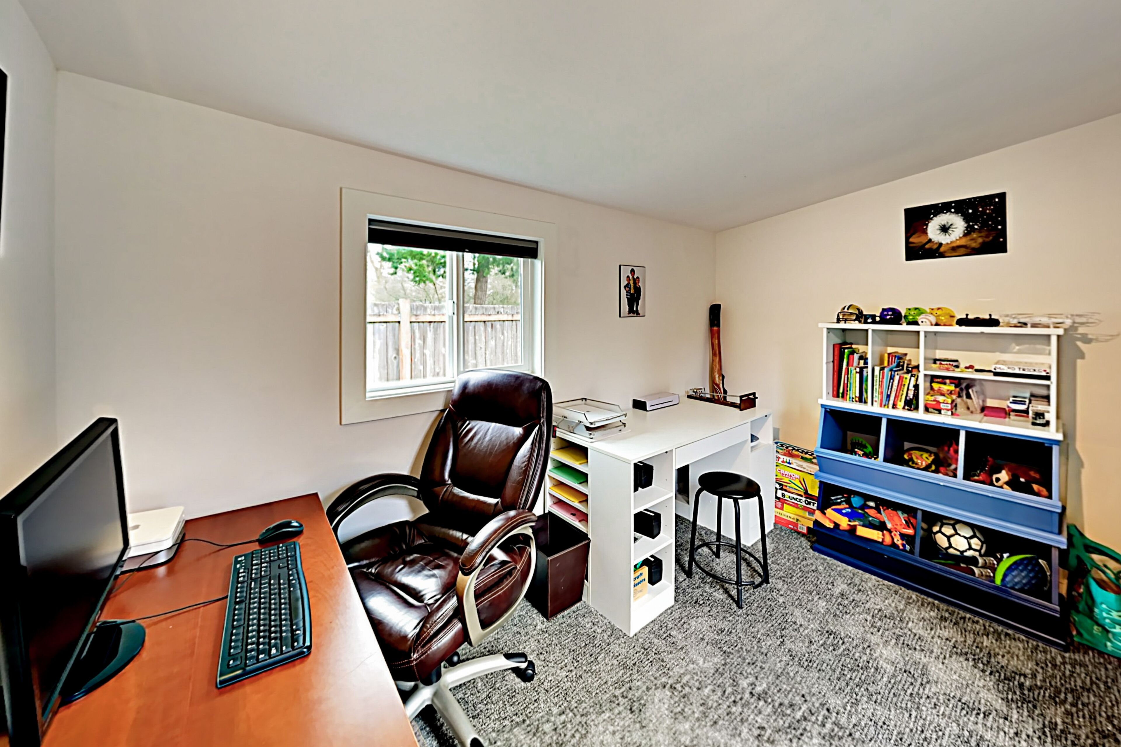 Modern home in quiet neighborhood near Lincoln Park with 2 electric bikes