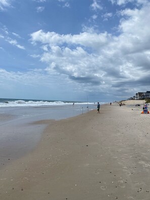 Beach nearby, sun loungers, beach towels