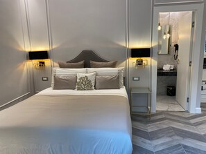 2 Schlafzimmer, Schreibtisch, Bügeleisen/Bügelbrett, Reisekinderbett