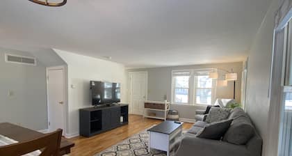 Cheerful 3-Bedroom Home Close to Downtown Brunswick