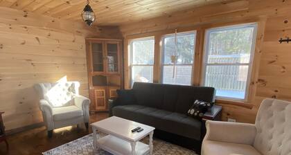 Cheerful 3-Bedroom Home Close to Downtown Brunswick