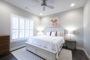 4 bedrooms, iron/ironing board, WiFi, bed sheets