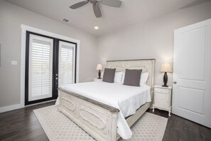 4 bedrooms, iron/ironing board, WiFi, bed sheets