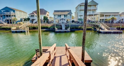 Canal-front haven with fast WiFi, waterfront deck, dock, W/D & central AC