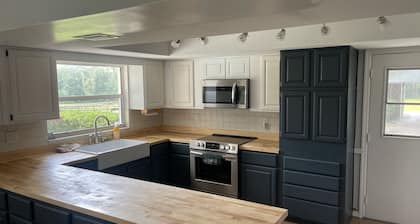 Farmhouse on acreage, Ocala, FL