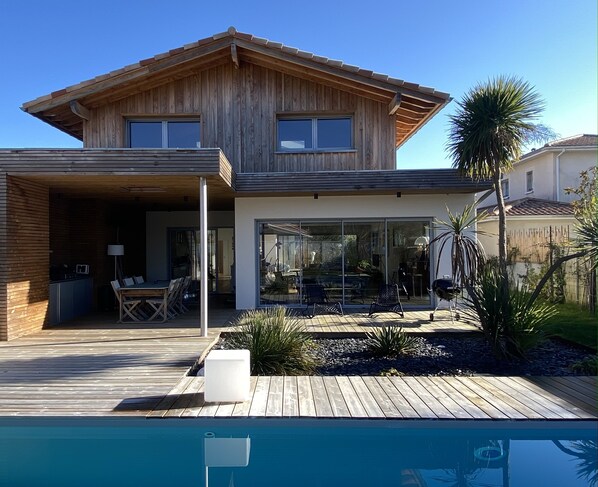 حمّام سباحة خارجي