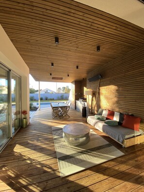 تناول الطعام بالخارج