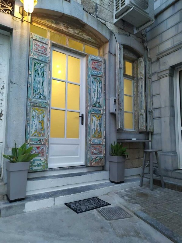 تفاصيل الفندق من الخارج