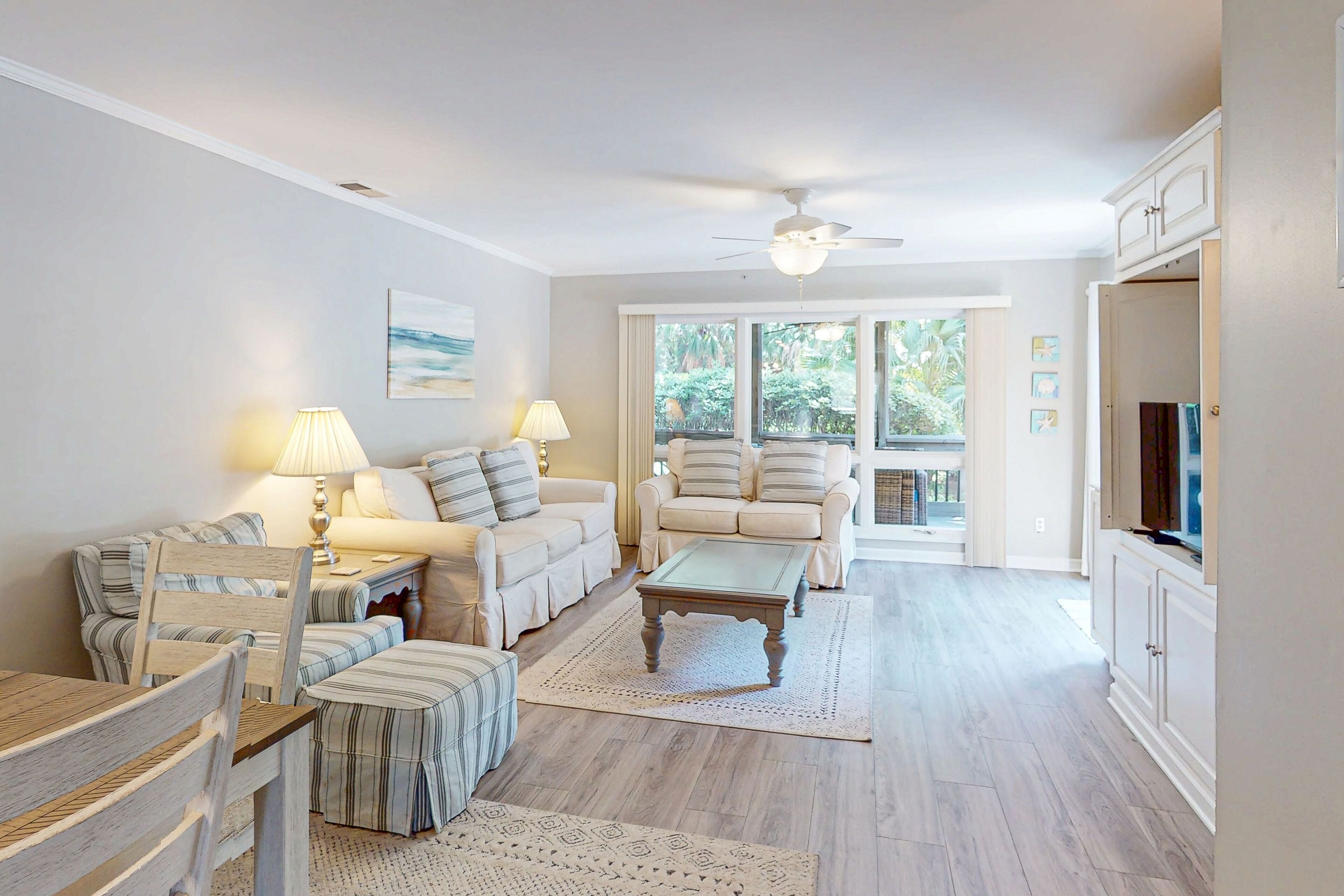 Tv, dvd-spelare och böcker