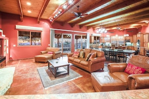 Televisio, takka, pöytätennispöytä, kirjoja