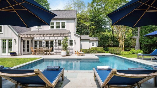 Secluded Oasis in East Hampton, Walk to Town, Bike to the Beach, with...