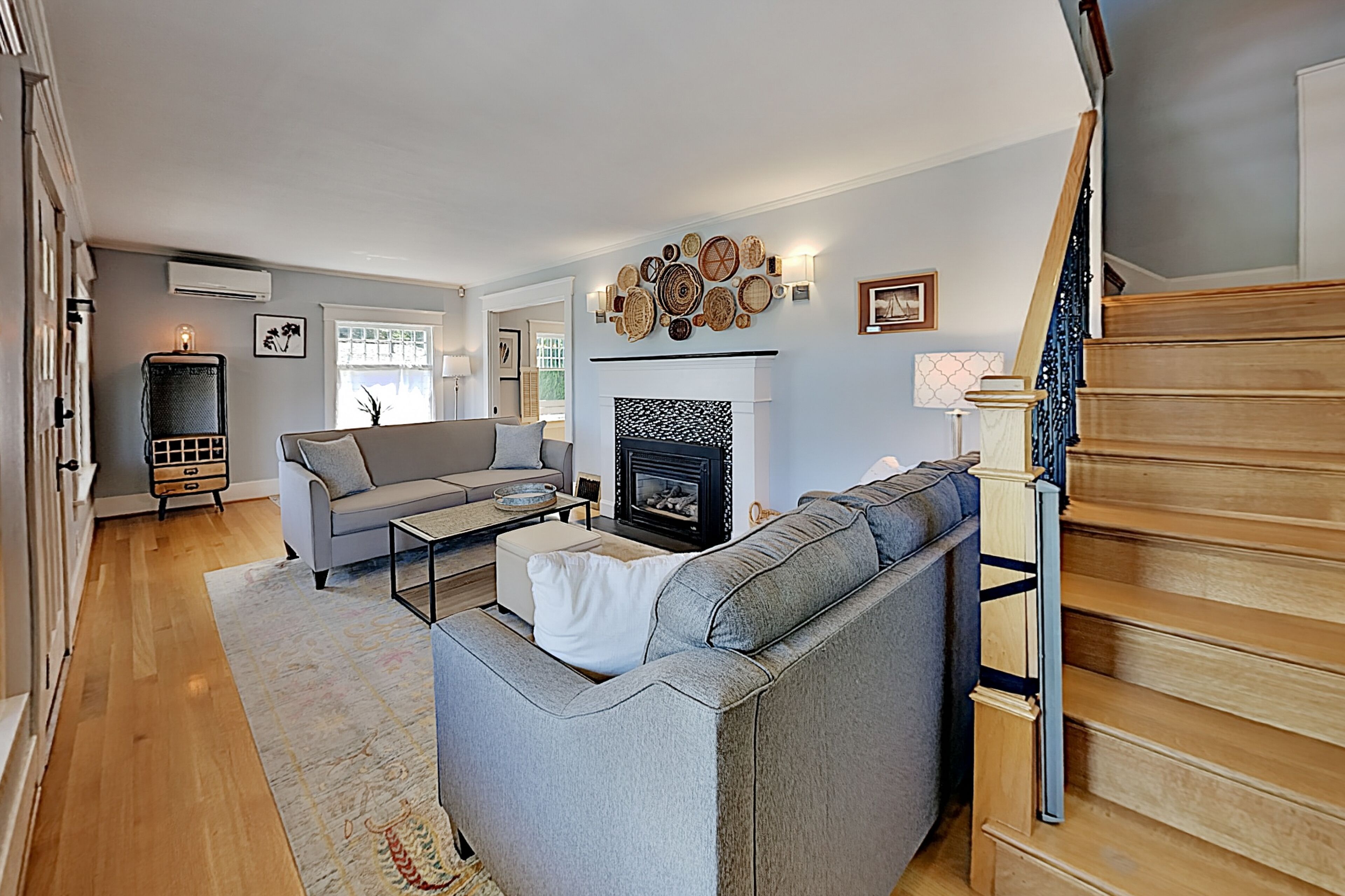 Contemporary Craftsman: Skyline Views, A/C, Epic Outdoor Entertaining Space