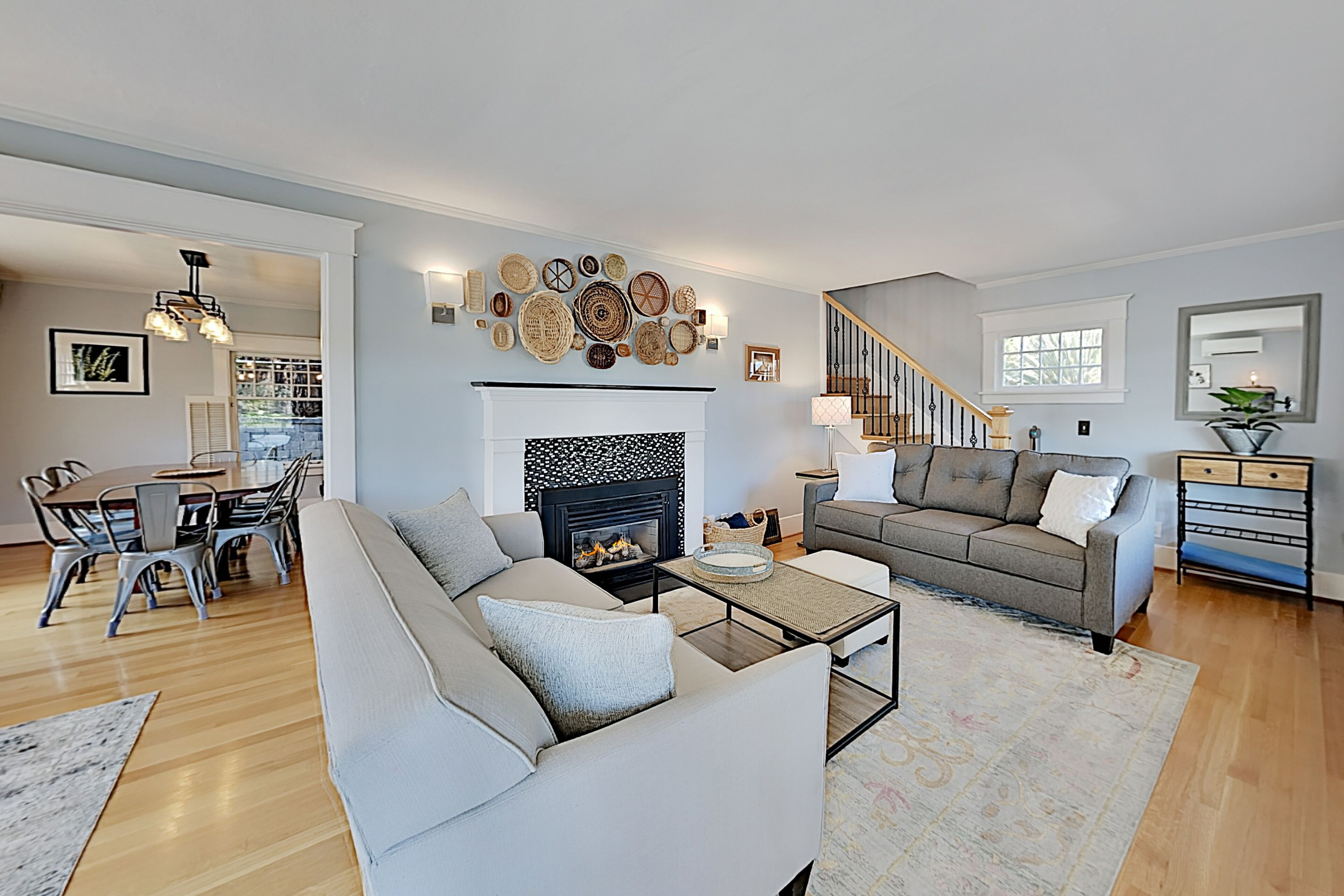 Contemporary Craftsman: Skyline Views, A/C, Epic Outdoor Entertaining Space