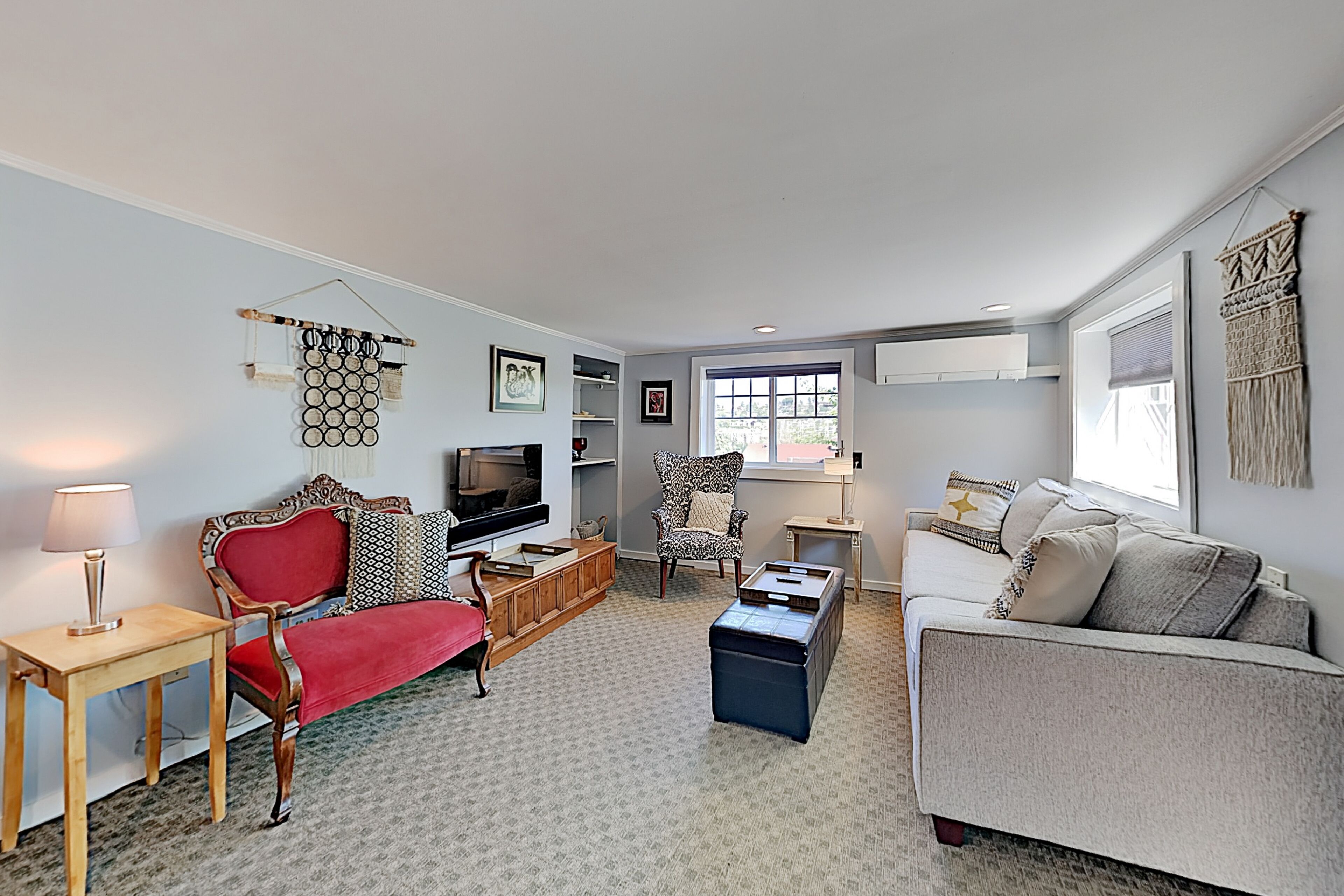 Contemporary Craftsman: Skyline Views, A/C, Epic Outdoor Entertaining Space