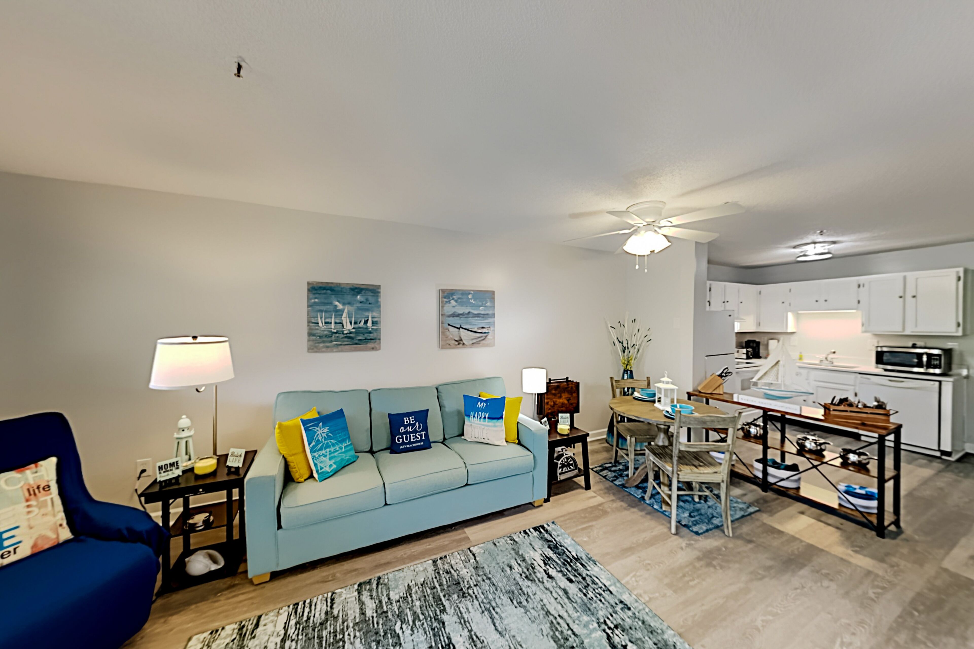 Resort gem with pools, hot tub, gym & in-unit washer/dryer - close walk to beach