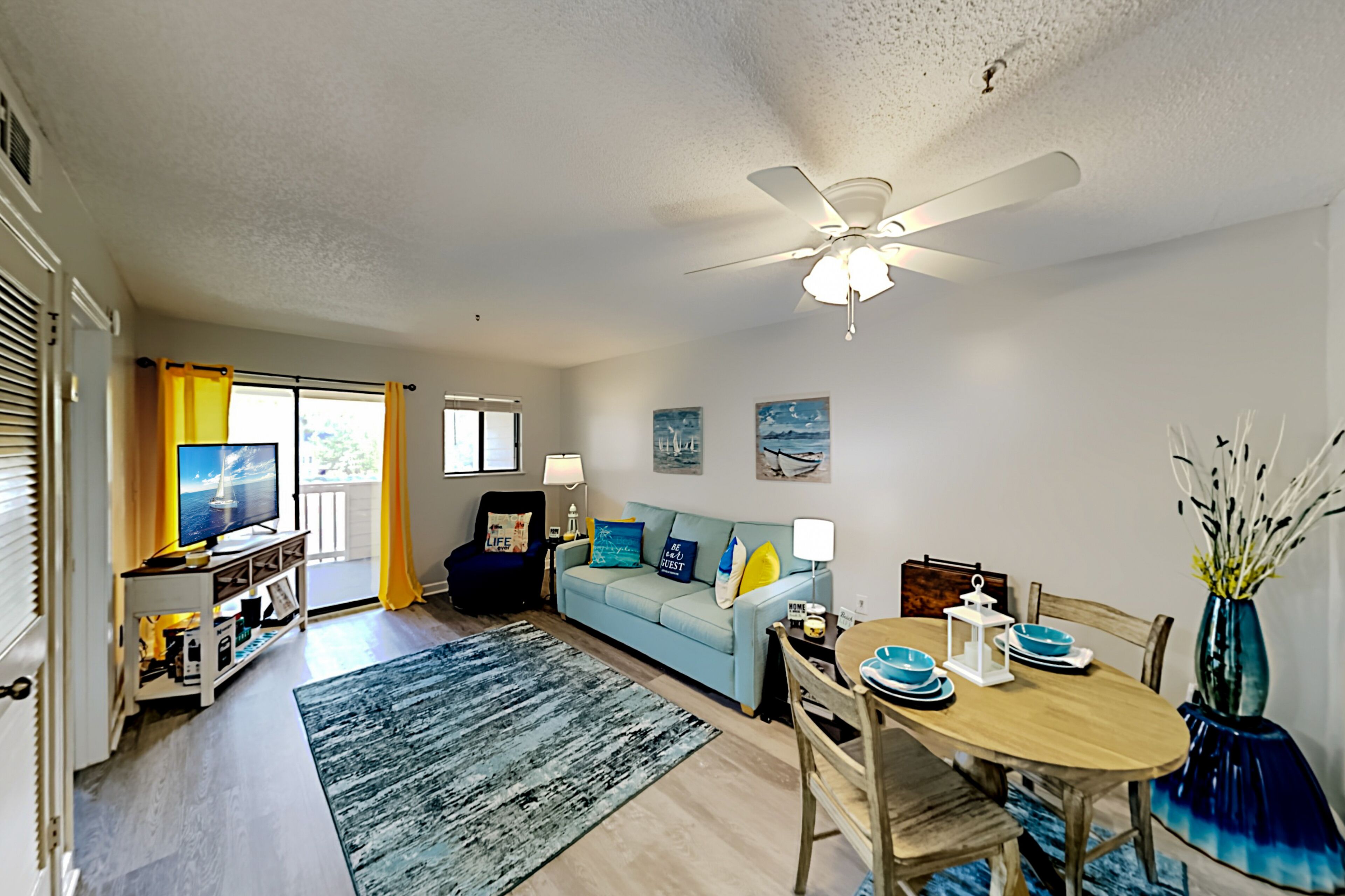 Resort gem with pools, hot tub, gym & in-unit washer/dryer - close walk to beach