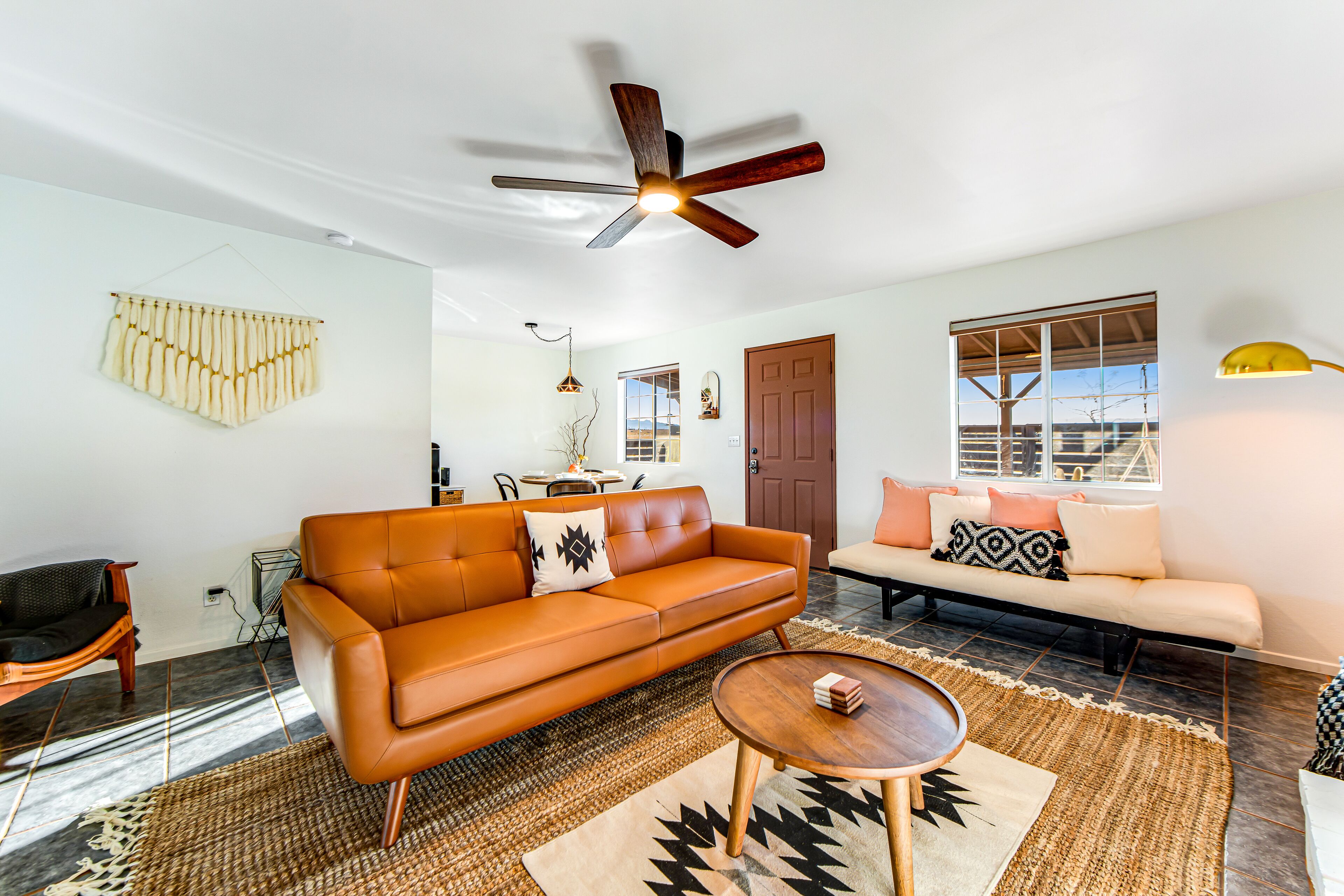 BLUE SKY VISTA - Serene home with hot tub, firepit, WiFi, and washer/dryer