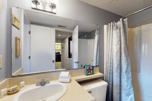 Hair dryer, towels - Coastal escape with indoor & outdoor heated pools, spa, tennis - stroll to beach (Myrtle Beach)
