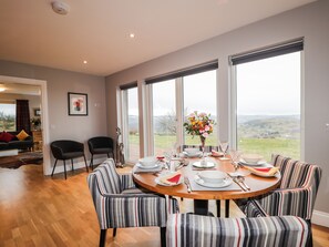 Småhus | Eget kjøkken | Kjøleskap, oppvaskmaskin, vannkoker og brødrister