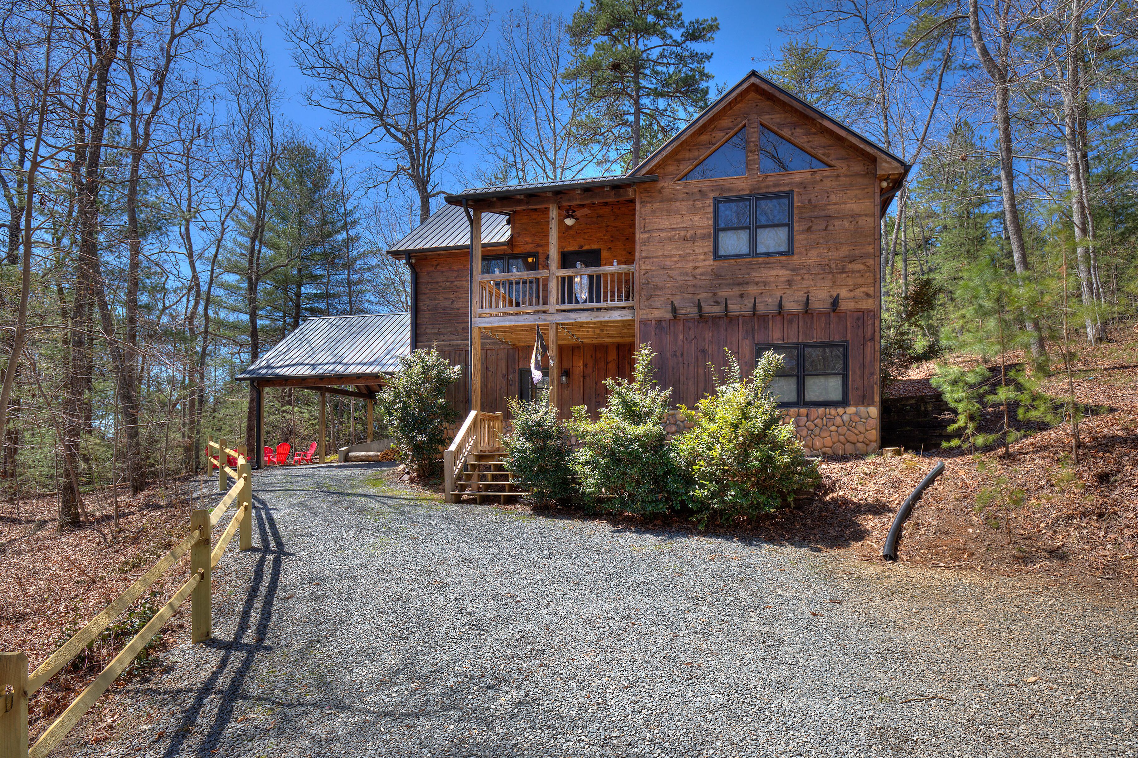 Modern 3BR Cabin Near Blue Ridge *Hot Tub*Fire Pit*Pet Friendly*Family Friendly*