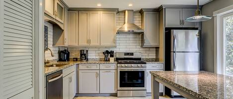 Refrigerador, microondas, horno y lavavajillas