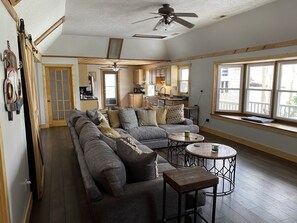 Smart TV, fireplace, computer monitors, printers