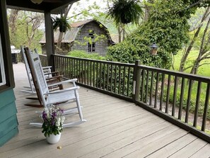 Terrace/patio - Mountain View Lodge One Level Easy Access Pet Friendly Family Gatherings (Maggie Valley)