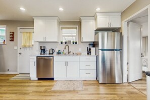 Fridge, microwave, oven, stovetop - Sunsets over Sound | Water-View Getaway on Half-Acre | Walk to Dining (Des Moines)