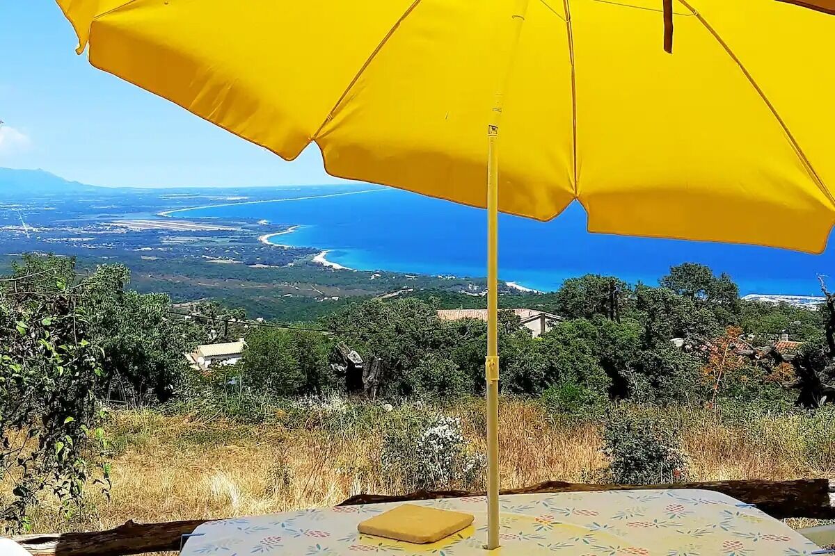 تناول الطعام بالخارج