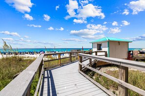 المنطقة المحيطة بالمنشأة