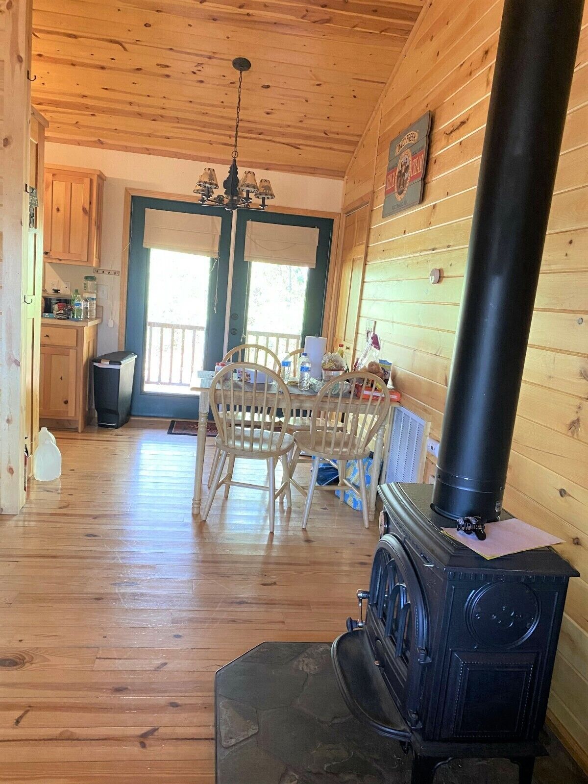 Cheerful quiet mountain cabin on outer edge of Murphy 