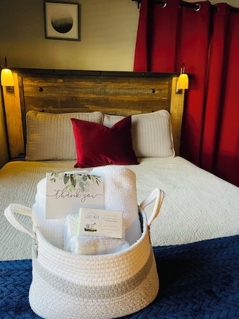 2 Schlafzimmer, Bügeleisen/Bügelbrett, kostenloses WLAN, Bettwäsche. Escape to your cozy retreat near Angeles Forest