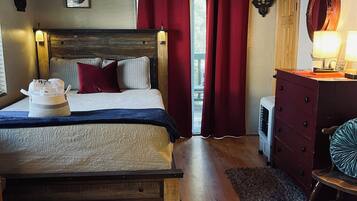 2 bedrooms, iron/ironing board, travel crib, free WiFi