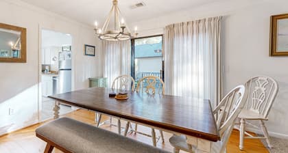 Kiawah Resort snowbird hideaway with AC, steps to beach, near golf & tennis