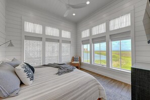 5 bedrooms, Internet, bed sheets - Oceanfront house with beach access, and elevator - steps to the pool (Port Aransas)