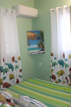 1 chambre, fer et planche à repasser, lit parapluie, Wi-Fi