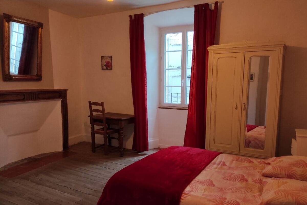 Classic Double Room | WiFi (free), individually decorated, individually furnished, bed sheets