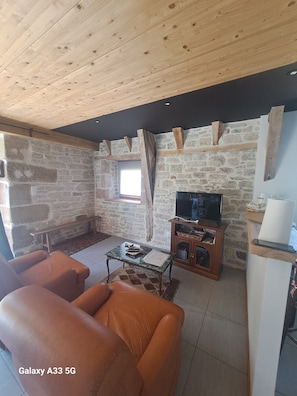 Smart TV, books - Quercy farmhouse in the heart of the Lot, ideal for family with outdoor space (Le Bourg)