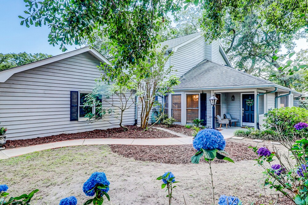 Coastal cottage near shops & dining in old village with dog-friendly yard