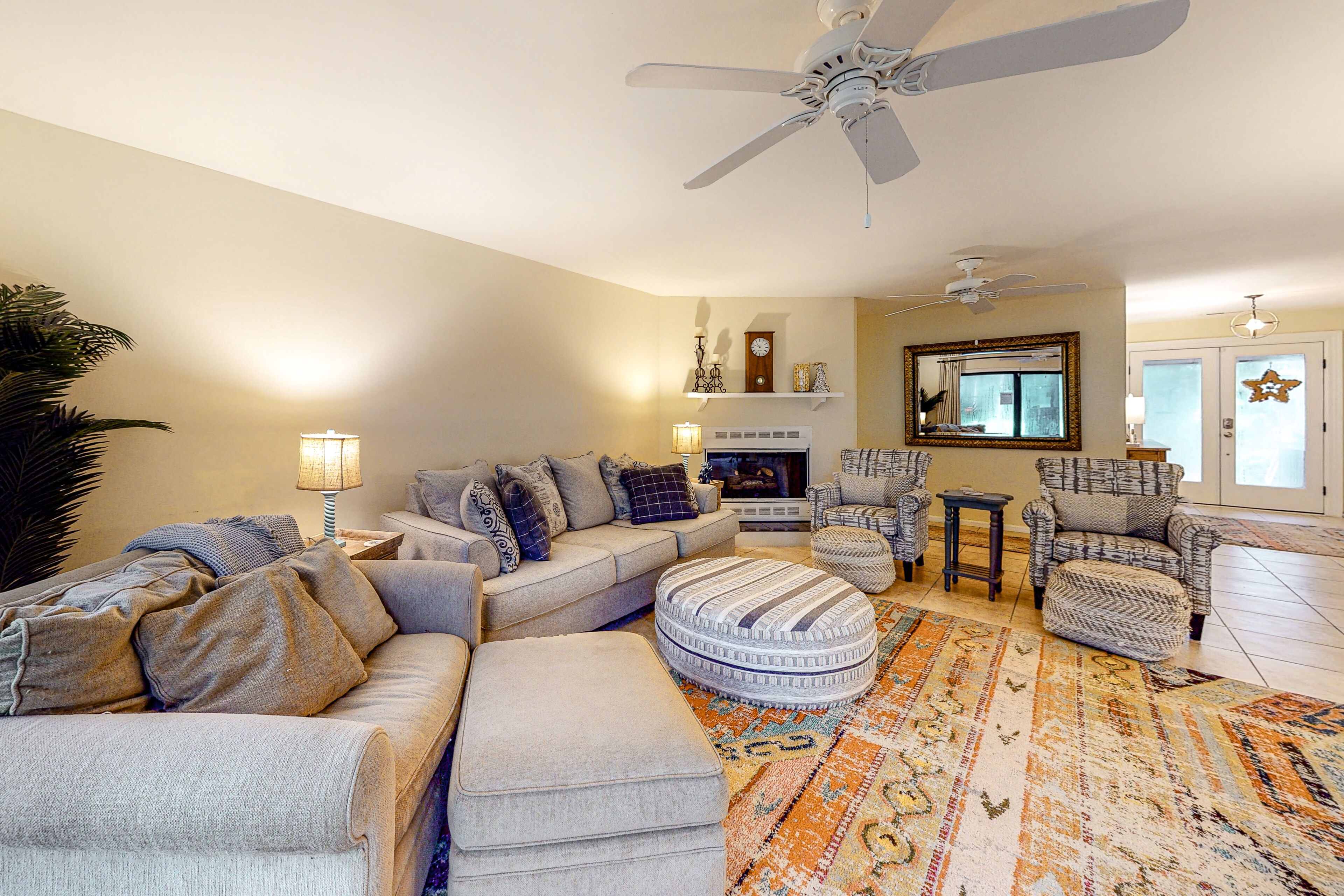 Five Oaks Coastal Cottage in Seabrook Island w/ Huge Deck & Fairway Views