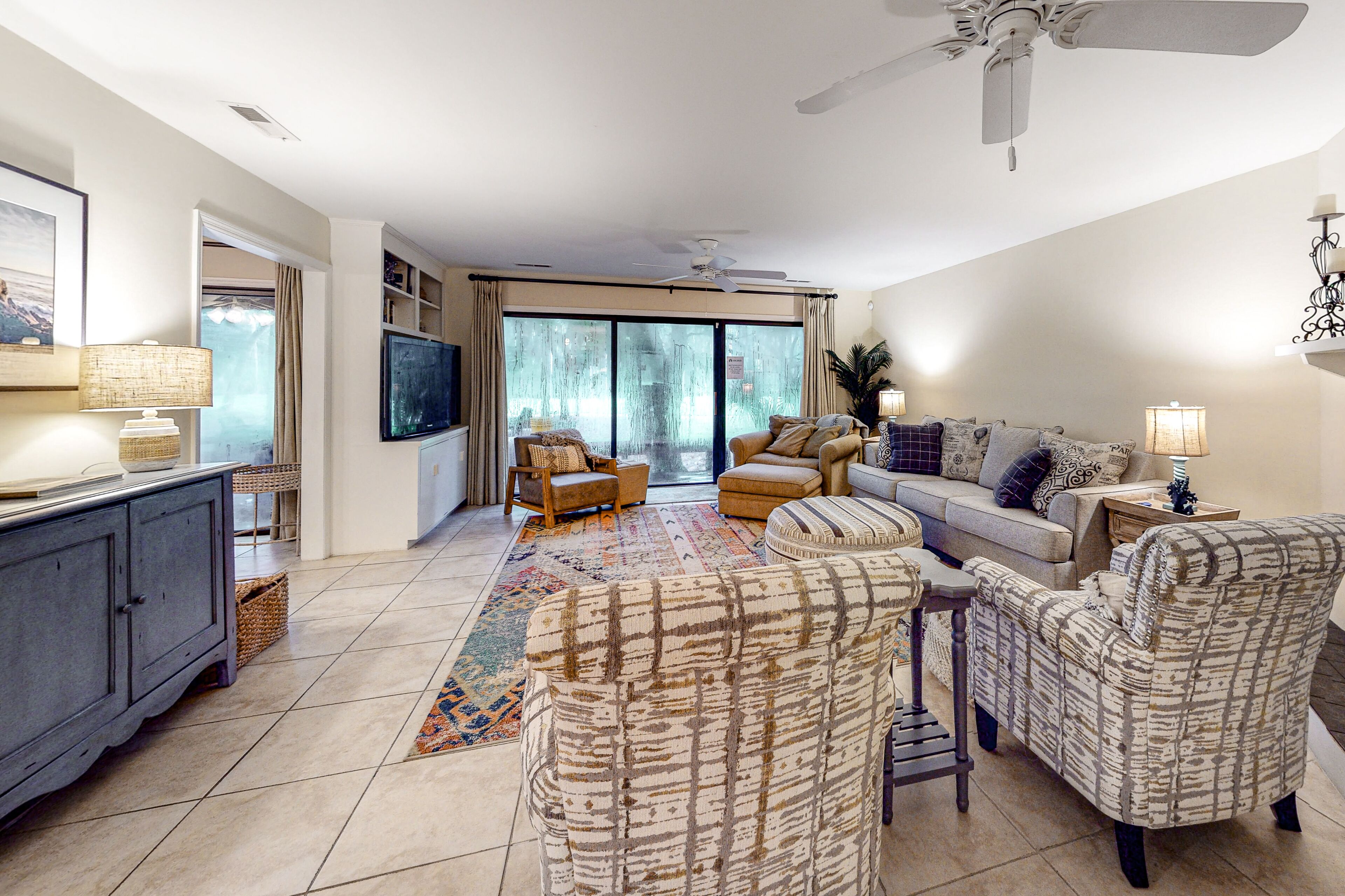 Five Oaks Coastal Cottage in Seabrook Island w/ Huge Deck & Fairway Views