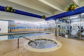 Una piscina cubierta, una piscina climatizada