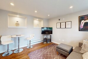 TV - Renovated Queen Anne Escape | Smart TV, Parking, Patio & Walkable Locale (Seattle)