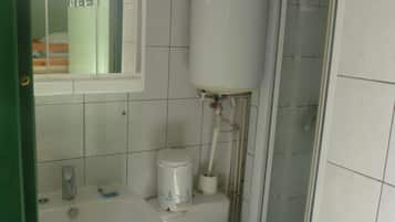 Douche, sĂšche-cheveux