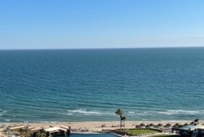Accommodatie ligt op het strand, strandlakens