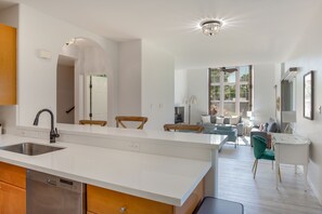 Interior - Fabulous island retreat near the beach with pools, hot tub & patio (Waikoloa)