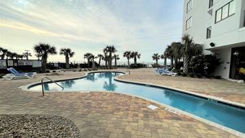 Innenpool, AuĂenpool