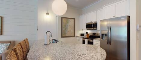 ثلاجة، ميكروويف، فرن، موقد طهي مسطح