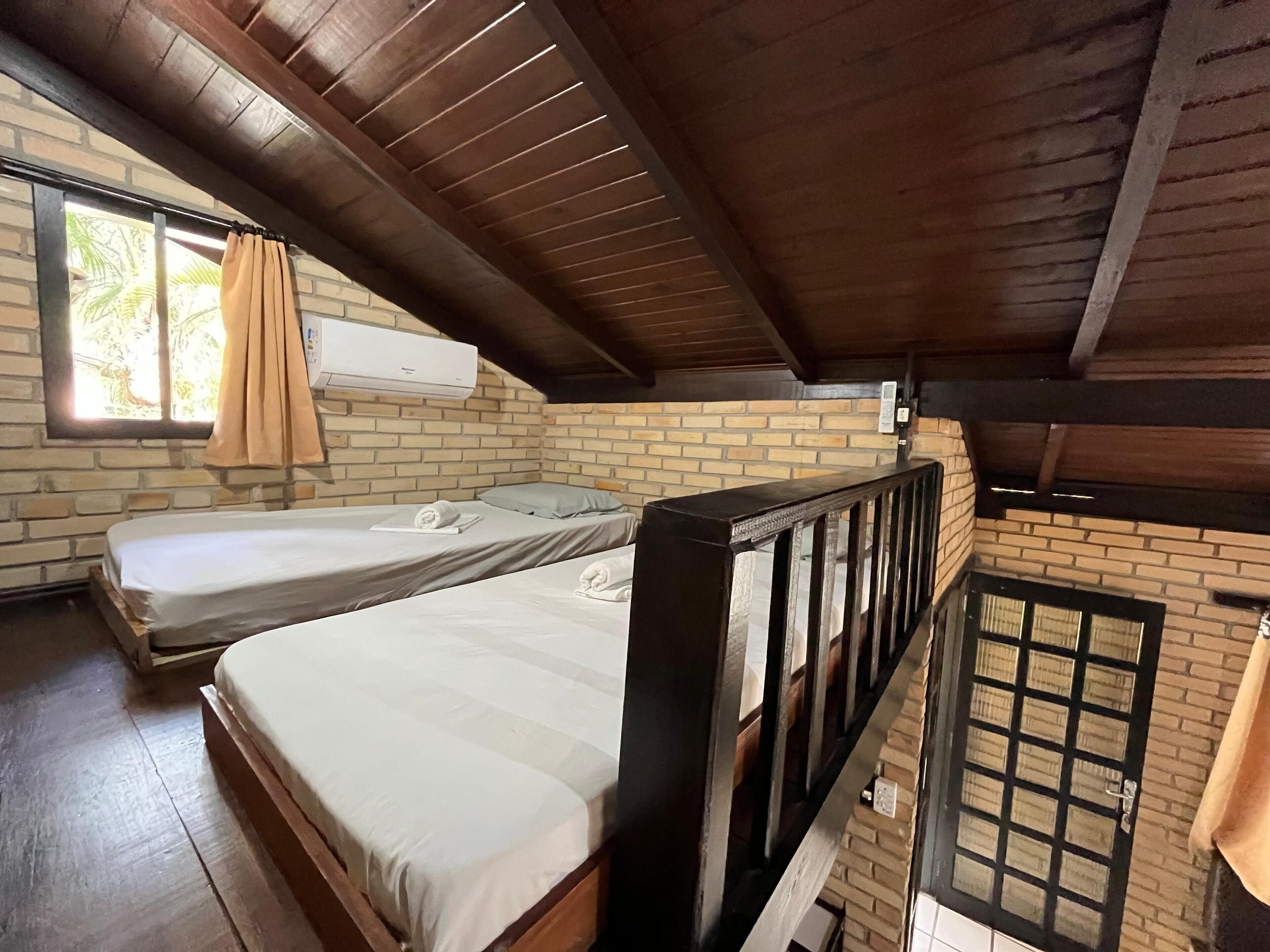 Comfort Chalet | Individually furnished, blackout curtains, free cots/infant beds